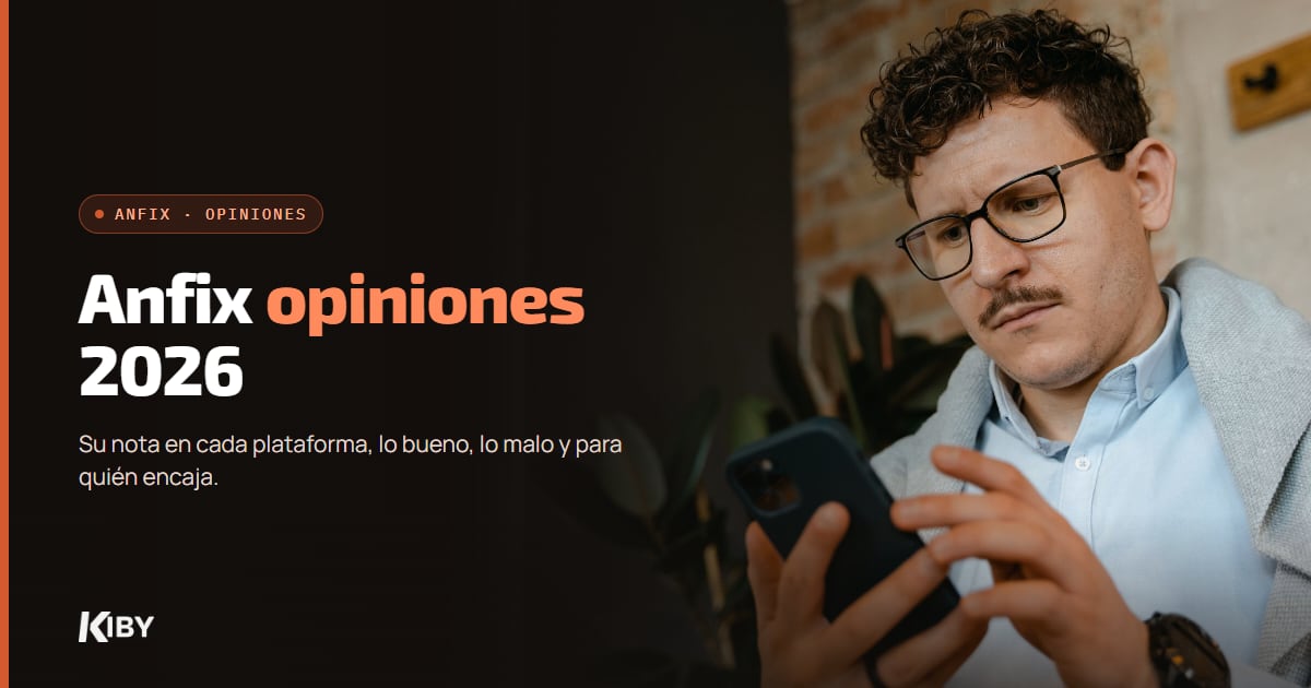 Hombre leyendo en el móvil, con el título Anfix opiniones 2026