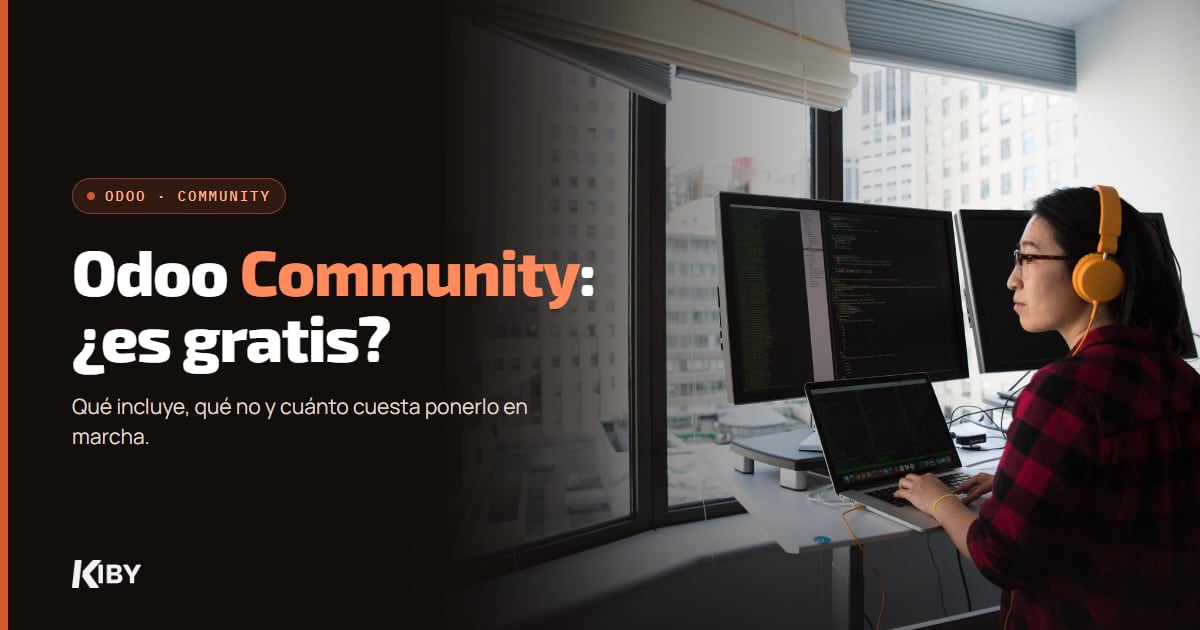 Mujer con cascos trabajando en su mesa con varias pantallas, con el título Odoo Community: ¿es gratis?