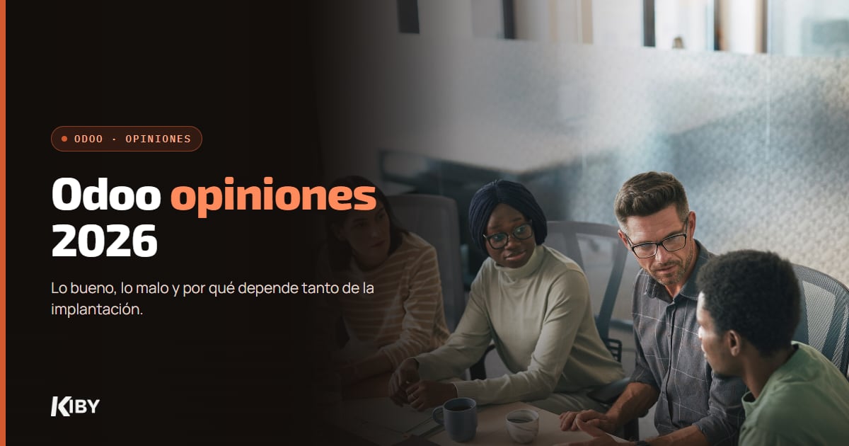 Equipo debatiendo alrededor de una mesa, con el título Odoo opiniones 2026